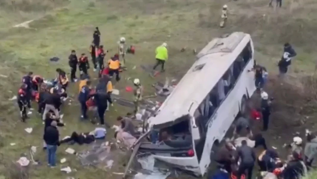 Tragedija u Konstantinopolju: Autobus pao u provaliju – 4 mrtvih, 7 povređenih – Documento