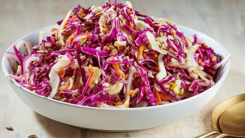 Salata od cvekle, kaki i crvenog kupusa od gospođe Albane