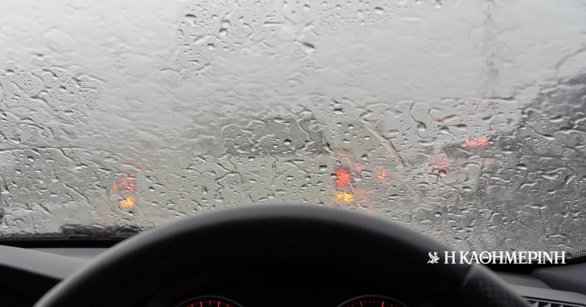 Evia: Dve osobe spašene iz svog vozila usled jake kiše