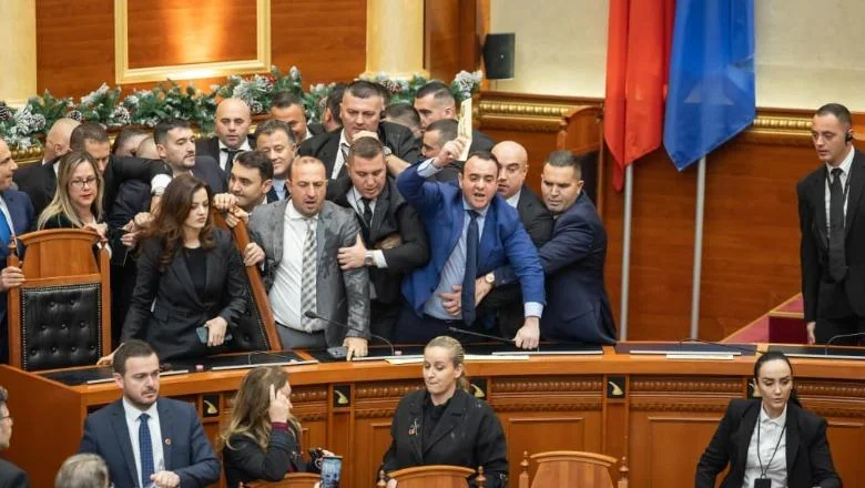 Adrian Thano: Da li Rama pada nasiljem