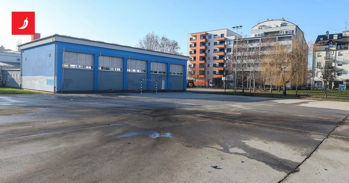 FOTO Na školskom igralištu u Zagrebu vidljivi tragovi sinoćnje eksplozije