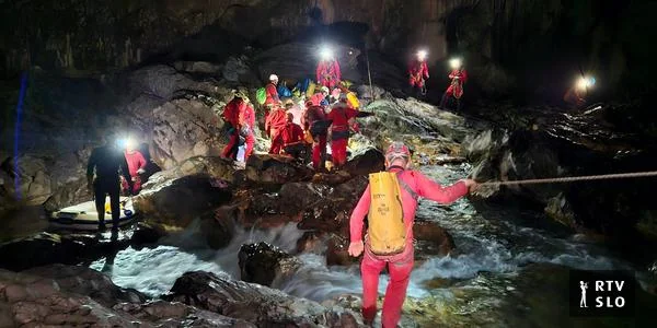 Umrlog jamarskog ronilca noću su prevezeni iz jame, cela intervencija trajala je 16 sati