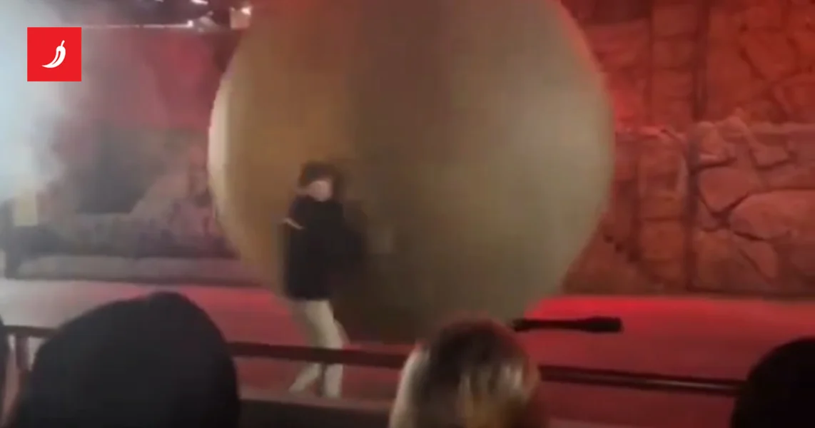 VIDEO Kugla od 180 kg krenula prema publici u SAD-u. Disneyjev radnik ju zaustavio