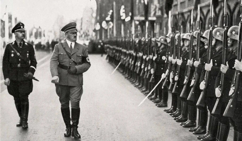 Platio je 30.000 evra za jednu svesku, „verovatno” Hitleru. Na 113 stranica ručno pisanih zapisa pojavljuje se i Marlene Dietrich.