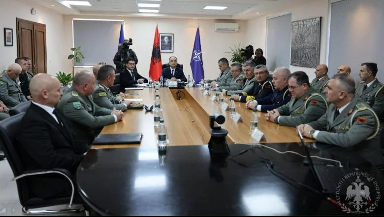 Predsednik Bajram Begaj započinje novu godinu kao čelnik Oružanih snaga Albanije: Ponosni na vašu službu u međunarodnim misijama