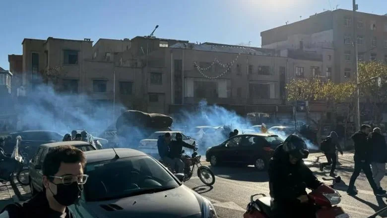 Trump je upozorio Iran da će SAD intervenirati ako budu ubijeni mirni demonstranti, ministar spoljnih poslova: akcija nepromišljena i opasna