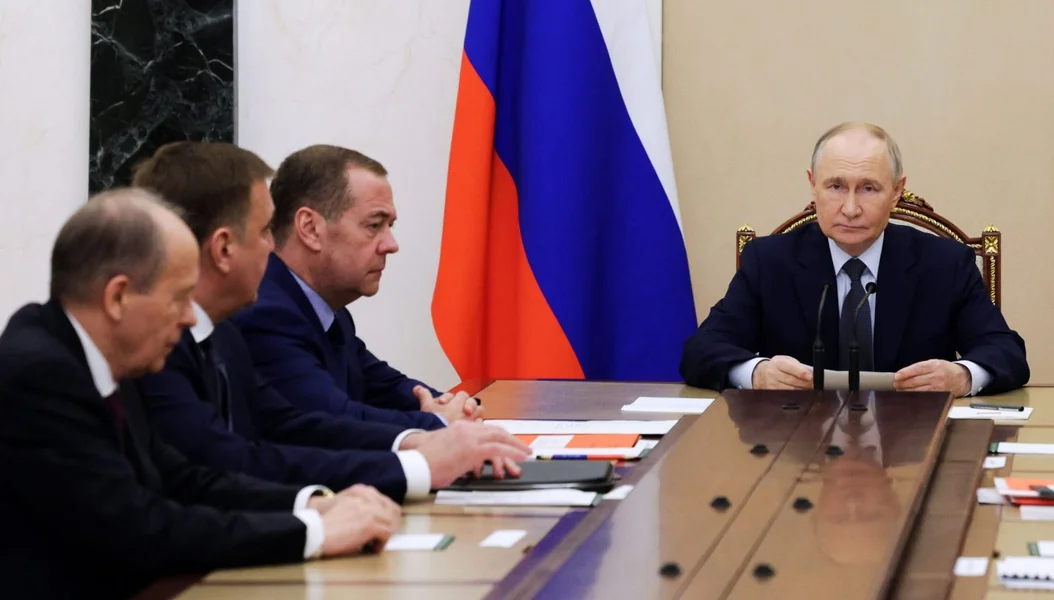 Medvedev protiv Zelenskog: 'Treba da se krije do kraja života' - Documento