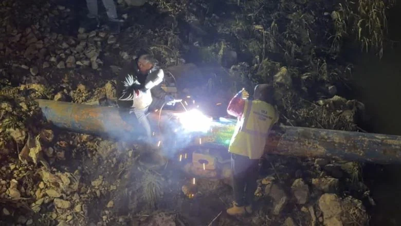 Oštećena usled priliva Drine, popravljen vodovod u Lezhë! Nakon 10 sati rada u teškim uslovima, saniranje štete uspešno je obavljeno.