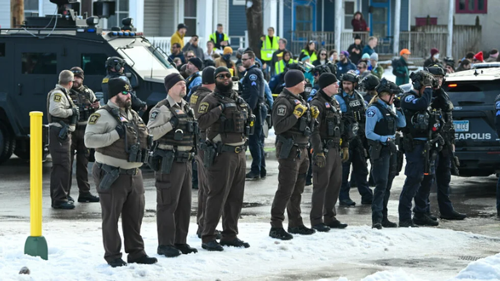 Majka i pisac: Šta znamo o ženi koja je upucana od agenta Službe za imigraciju SAD u Mineapolisu