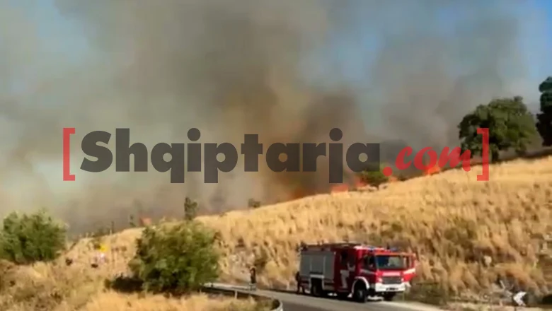 Himare/ Požar na brdima Llamanit, plamenovi se šire usled jakog vetra (VIDEO) - Shqiptarja.com