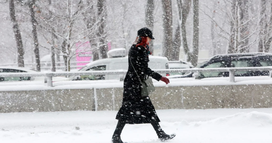 Opasno vreme u Rumuniji. ANM je ažurirao prognozu: crveni, narandžasti i žuti kodovi za snežne oluje i vetar u većini regija - MAPA