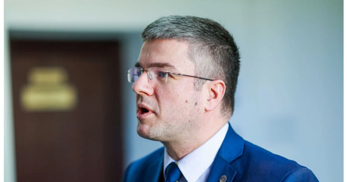 „Jedan ministar ne postaje efikasniji samo zato što mu oduzmu neke pozicije”. Irineu Darău objašnjava reorganizaciju Ministarstva ekonomije