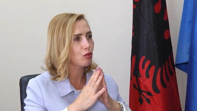 Nova reforma spremna do kraja godine! Zamjenica ministra otkriva promene na Report TV, od povećanja starosne dobi za penziju do privatne šeme! Manjani: nema drugog indeksiranja, 2027. godine bonusi će se udvostručiti - Shqiptarja.com