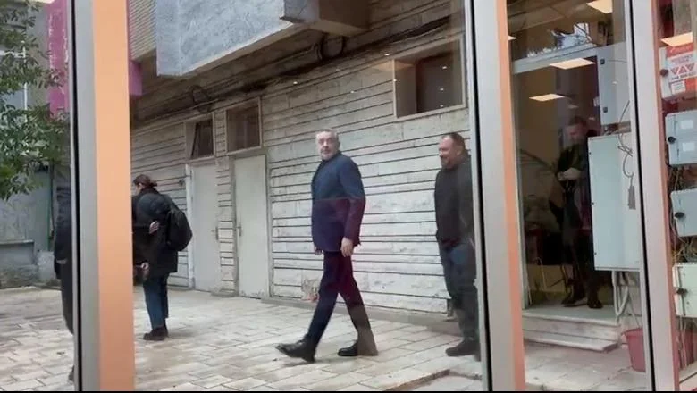 Jedan dan pre sastanka sa premijerom Ramom, Blendi Klosi poziva rukovodioce okruga i ministre kabineta na ružičasto sedište partije