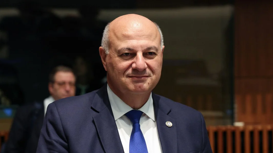 Stisnjen Tišaras, ponavlja narativ Maksimove vlade o poljoprivrednicima: «Patnja ljudi ih vara» - Documento