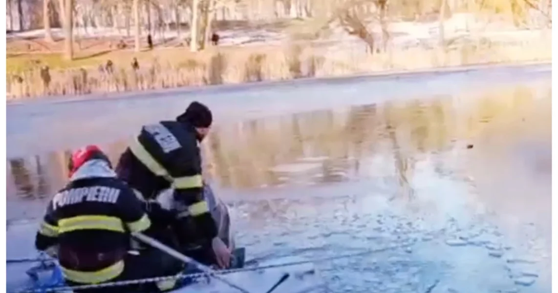Nepalac je prvi skočio u zaleđeno jezero u parku Nicolae Romanescu u Craiovii kako bi spasio devojčicu od 5 godina