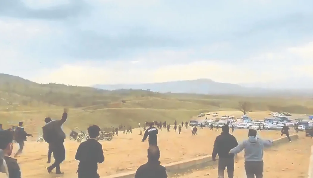 Režim u Iranu se trese dok SAD vrebaju