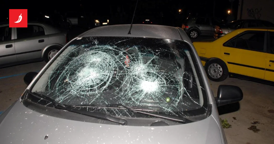 Nepalac (40) željeznim predmetom razbijao parkirana auta kod Starigrada