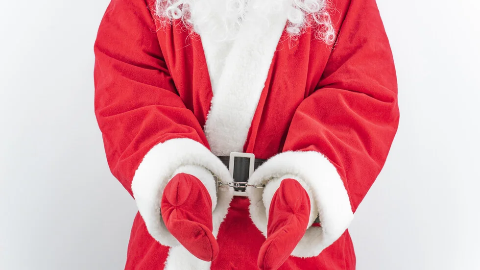 Izraelski policajci zadržali Palestinca, obučenog kao Deda Mraz