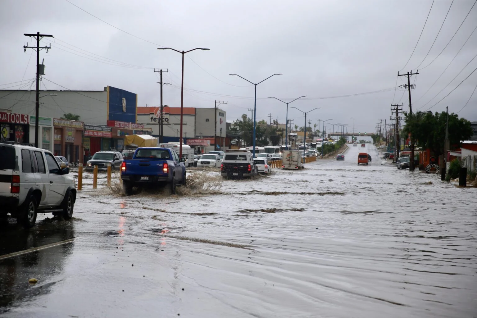 Obilne kiše u Kaliforniji izazvale su poplave i klizanje tla, pri čemu su poginule tri osobe - Nova Makedonija