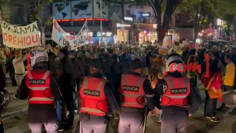 Marširali su prema Policiji Tirane i blokirali put, protestanti su se sudarili sa policijom (VIDEO) - Shqiptarja.com