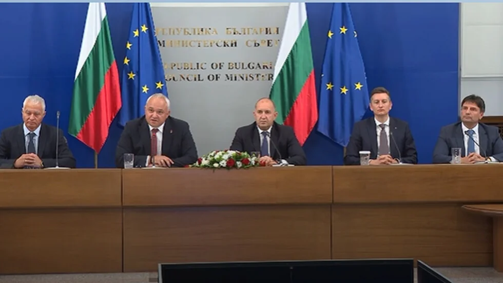 Vlasti: Razkrili smo veze između dobavljača mantinela i plaćanja od miliona evra za privatne potrebe političkih lidera