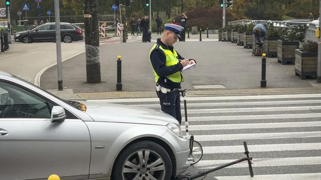 Težak saobraćajni udes na pešačkom prelazu: video kako su udarili tinejdžerku - ORIGO