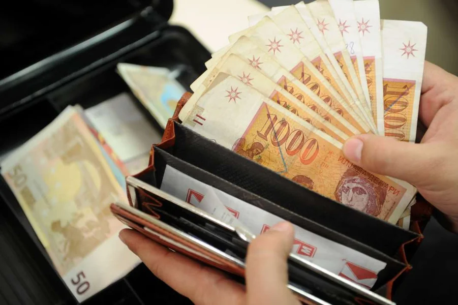Prosečna neto plata u julu 48.499 denara, povećanje od 7,1 odsto - Nova Makedonija