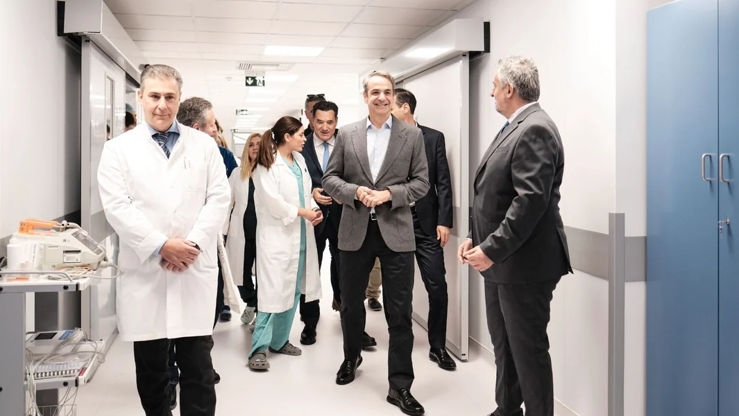 Komunikaciona poseta Mitsotakisa bolnici 'Sveti Savvas' u odjeku otkrića o računovodstvenim trikovima - Documento