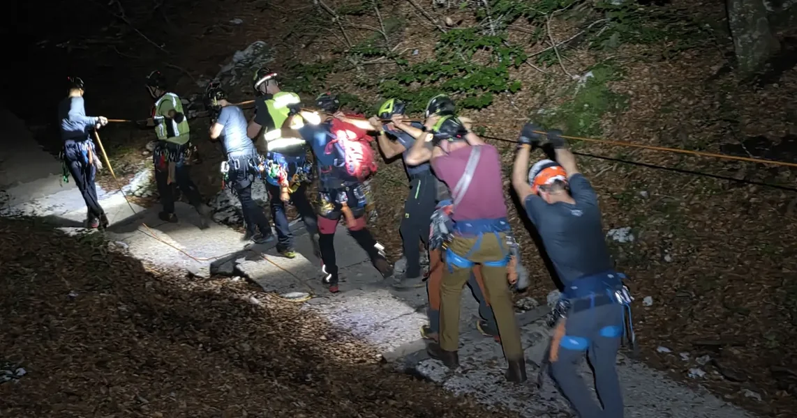 Tragedija kod slapa u Sloveniji: Otac i dete pali su 60 metara u provaliju, otac poginuo, dete teško ozlijeđeno