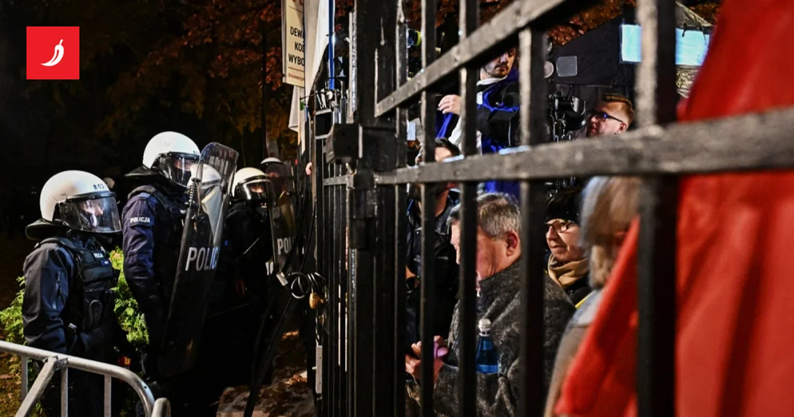 Predsednik Poljske okrenuo avion, policija i prosvjednici pred Sudom. 'Državni udar'