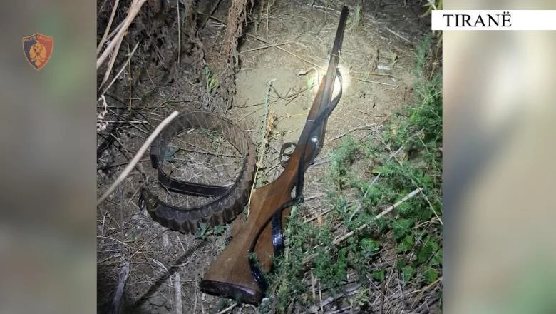 Pucnji vatrenim oružjem u Ndroqu, zaplenjeno je jedno čifte oružje, 4 osobe privedene