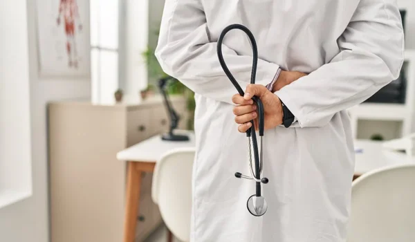 Kakve kazne će dobiti lekari koji šire lažne informacije i teorije zavere u javnom prostoru