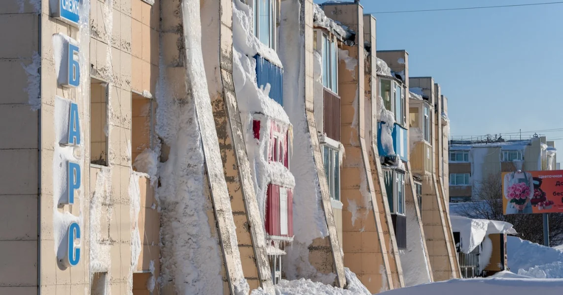 Istorijske snežne padavine na Kamčatki. Slike iz pravog belog pakla, sa snegom do drugog sprata blokova.