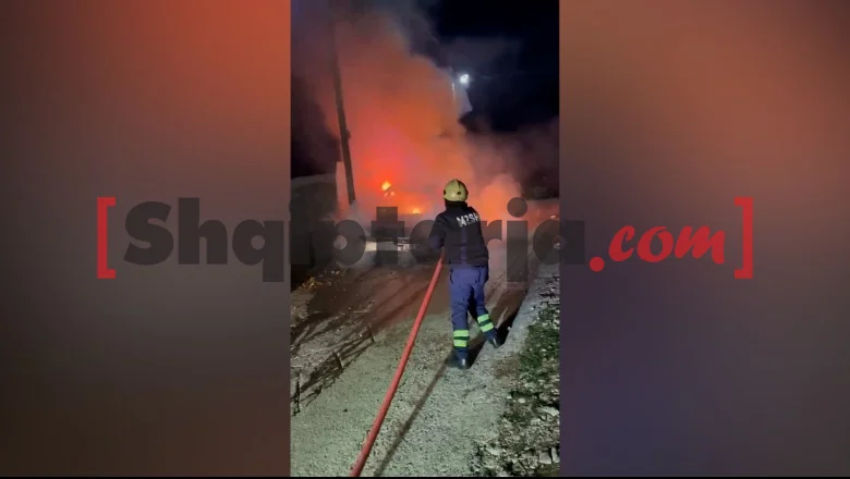 Automobil se zapalio u Gjirokastru, potpuno izgoreo (VIDEO) - Shqiptarja.com