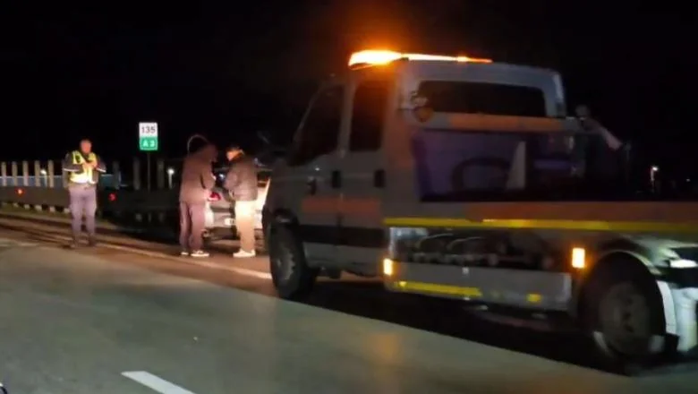 Saobraćajna nesreća u Novoselji, vozač gubi kontrolu i udara o bočnu ogradu uz put