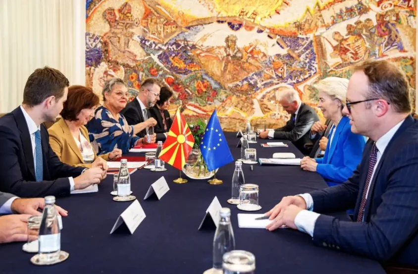 Siljanovska-Davkova od Fon der Lajen zatražila deblokadu i aktiviranje integracijskog procesa - Nova Makedonija