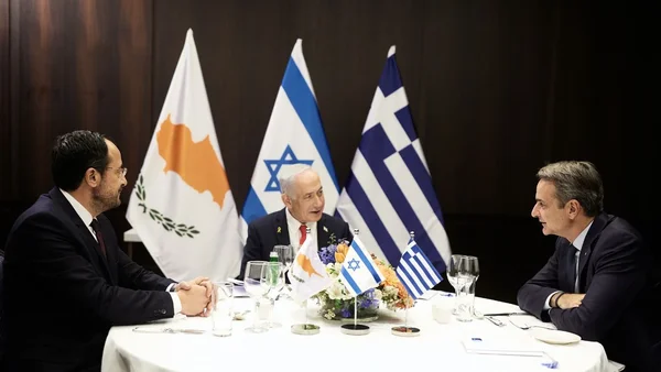 Trilateralna alijansa ili saradnja; Documento