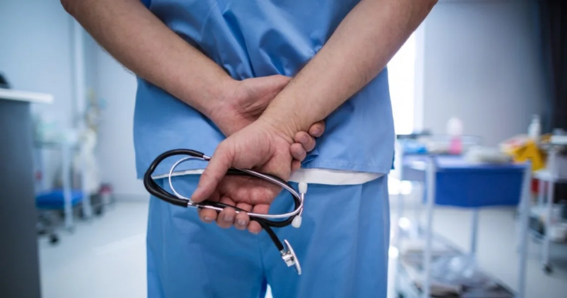 Skandal sa dežurstvima u Konstanci. Reakcija Sanitasa: „Plaćena po nivou iz 2018. i smene prelaze čak 32 časa“