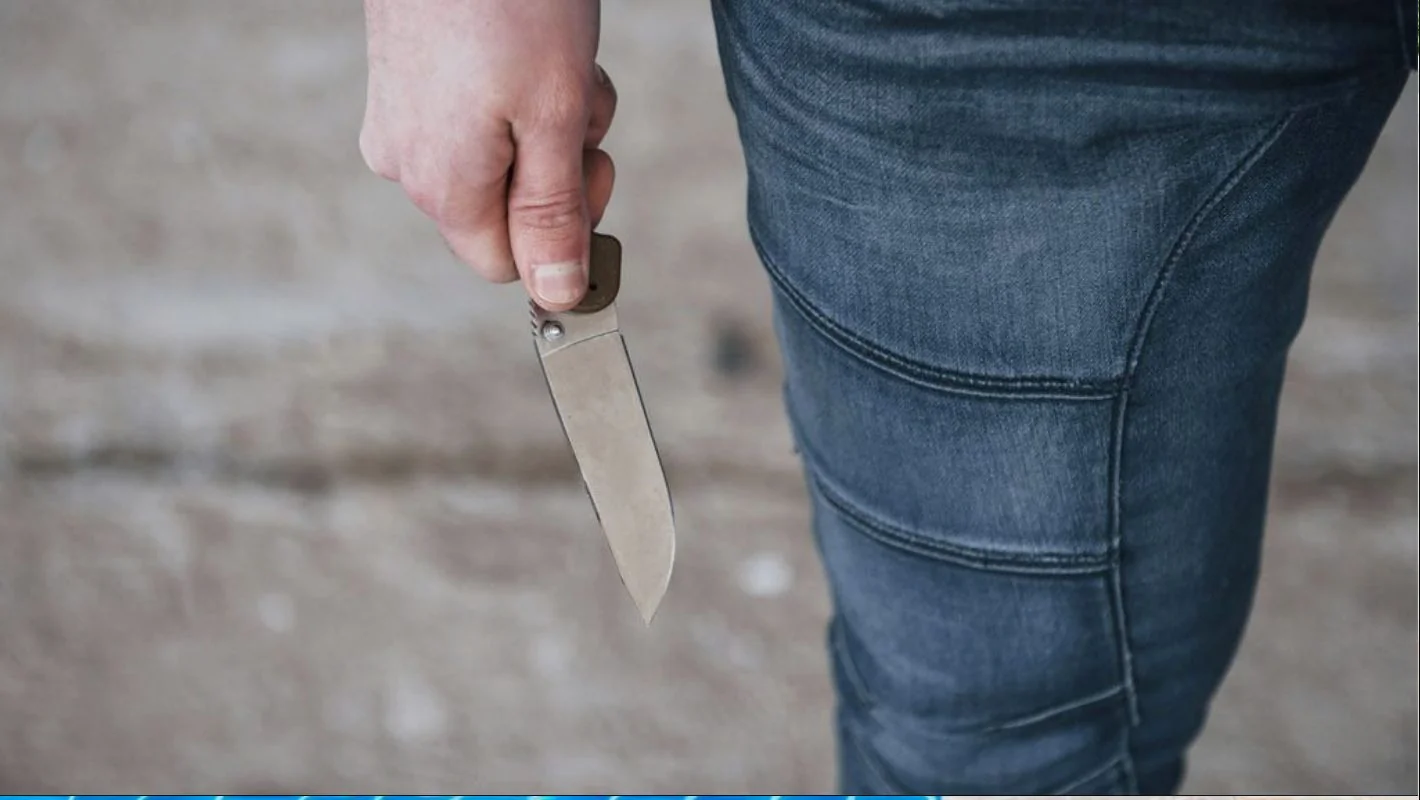 Krvava svađa u Agriniju: Nožem povređen 23-godišnjak – Napadači se traže – Documento