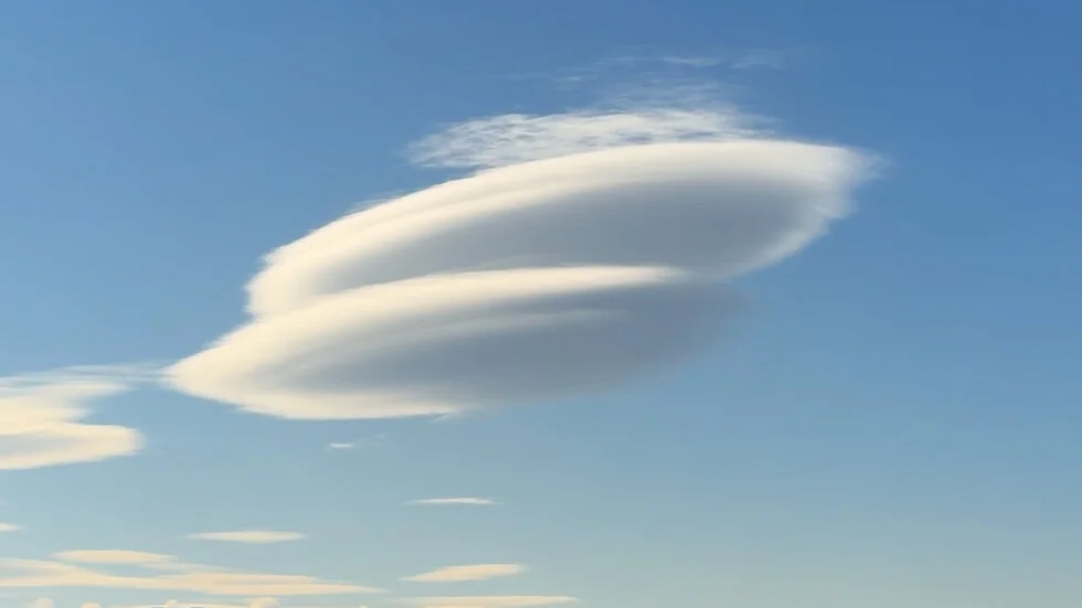 Pufav oblak koji liči na leteći tanjir se pojavio nad Sofijom (VIDEO)
