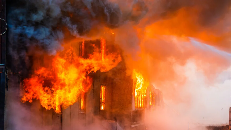 Dva požara u Burgaskoj oblasti: žrtva i muškarac u kritičnom stanju