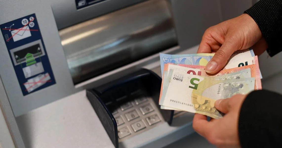 Od danas vam banke više neće smeti naplaćivati niz naknada. Ovo je spisak, a evo i kako do besplatnih usluga