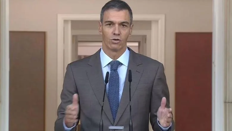 Hiljade Španaca u protestima / Pedro Sánchez dao ostavku, Španija ide na vanredne izbore 29. novembra