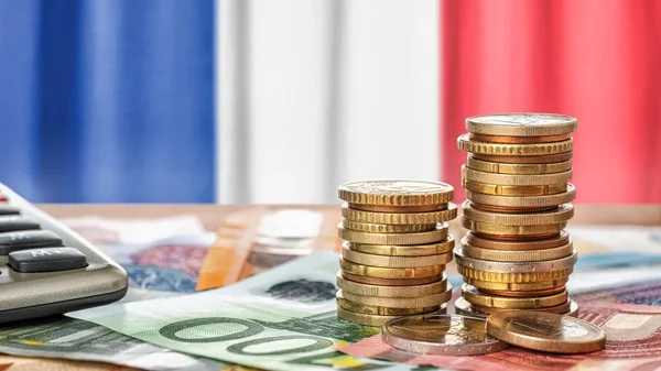 Francuski parlament odobrio specijalni zakon za privremeno finansiranje države