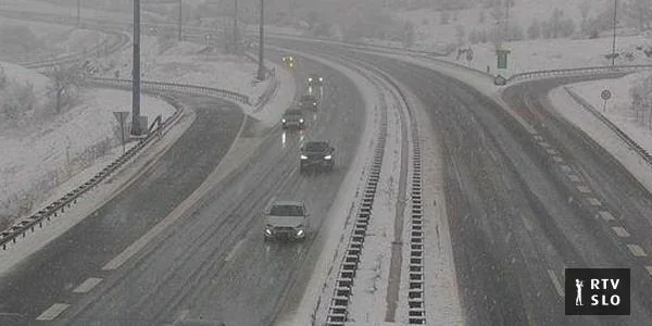 Promet na Hrvatskoj ometaju sneženje i bura, problemi i u pomorskom prometu