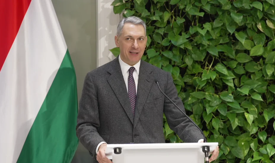 Spreman je novi KRESZ, uzeli bismo 100 kineskih motornih vozova, 2x3 trake biće do aerodroma - Lázár János drži saobraćajno brifiranje