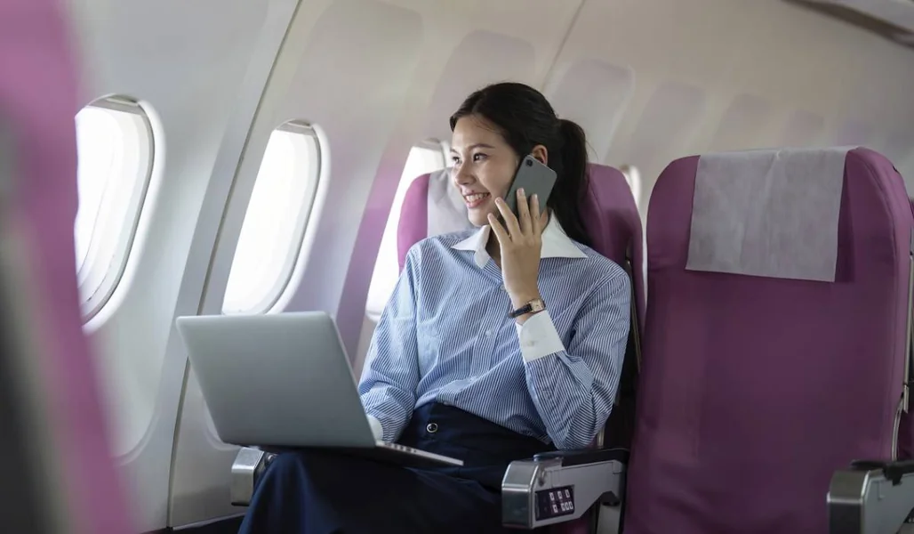 Jedna avionska kompanija obećava besplatan internet na visini od 10.000 metara kroz Starlink. Ko će imati neograničen pristup