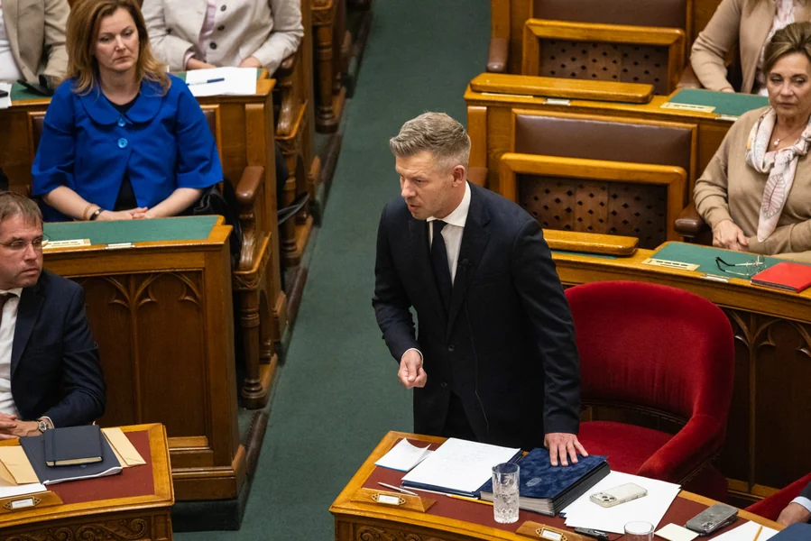 O Poltovom tužilaštvu, uspehu NVVH na prvom danu, Fidesz protestovao uz plakate i pomenuo lov na veštice