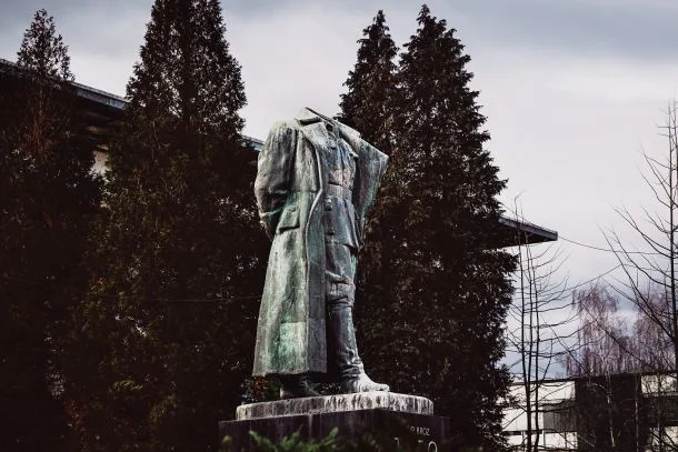 Iz čoveka koji je oštetio kip Tita, neki pokušavaju da stvore heroja